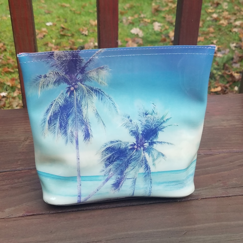 NEW- Victoria's Secret Vacay All Day Make Up Bag